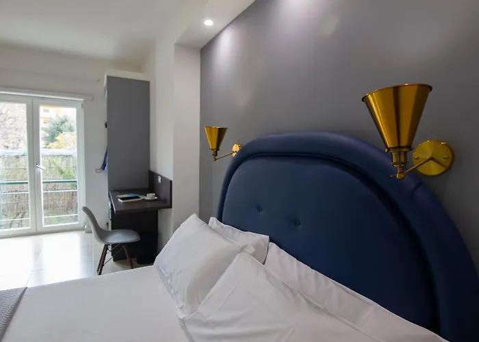 Mako Sorrento Suites